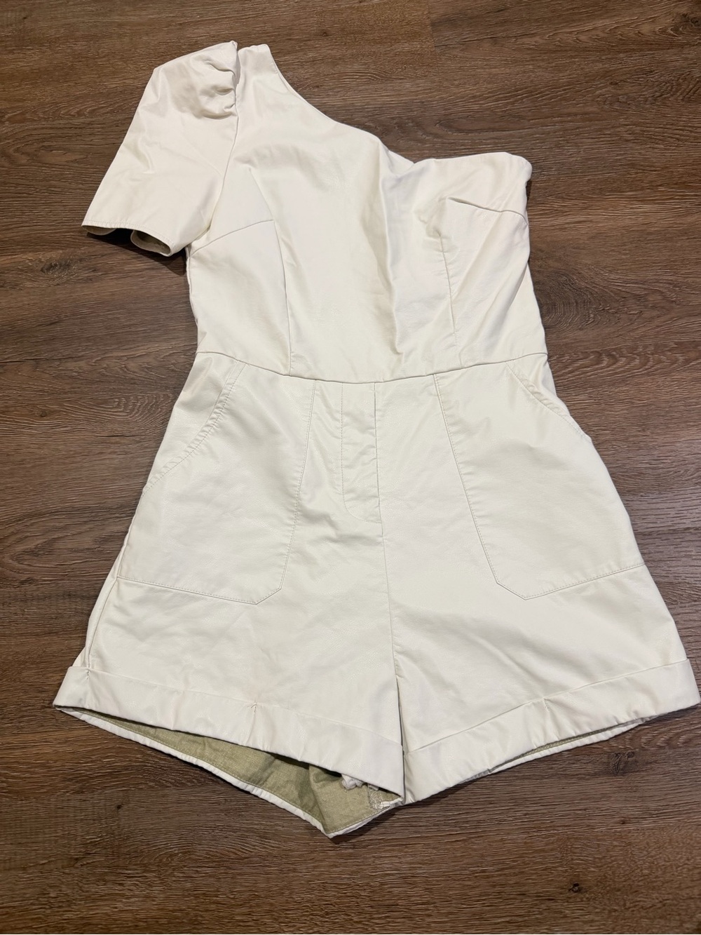 TCEC Ivory Faux Leather One Shoulder Romper Size Medium - Picture 2 of 6